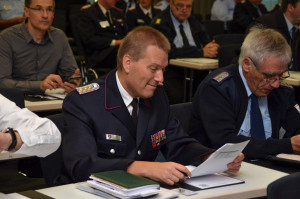 Der Ebstorfer Feuerwehr-Pressesprecher Tom Reher (Mitte) als Teilnehmer des Bundesfachkongresses vom Deutschen Feuerwehrverband in Berlin.
