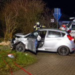 Erneuter Verkehrsunfall im Klosterflecken Ebstorf: Ortsunkundiges Rentnerehepaar gerät aus Verkehrskreisel und kollidiert mit Gartenmauer