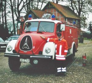 Paule und sein Baby (Foto: Feuerwehr Oetzen)