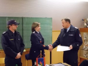 Julia Mennerich wird zur Löschmeisterin befördert