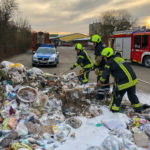 Brennt Müll in einem Müllfahrzeug in Ebstorf