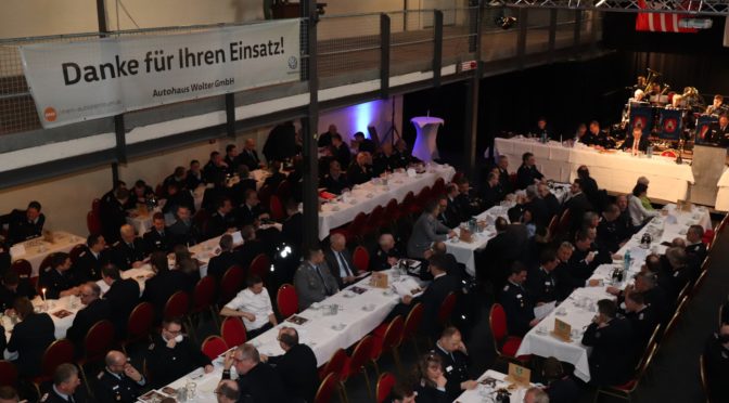 Kreisfeuerwehrverband Uelzen ehrt verdiente Kameraden bei der alljährlichen Delegiertenversammlung