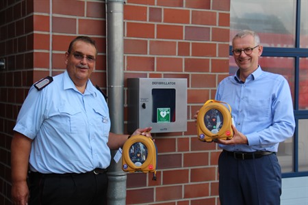 Feuerwehrtechnische Zentrale: Neue Defibrillatoren dienen auch Ausbildungszwecken